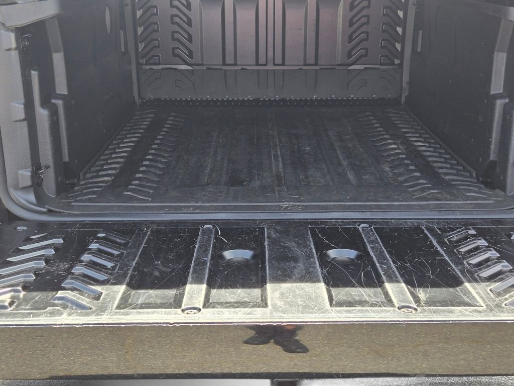 Used 2013 Chevrolet Avalanche LTZ image 13