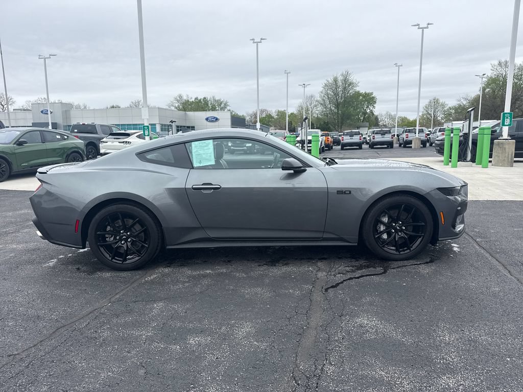 Used 2025 Ford Mustang GT Premium RWD image 7