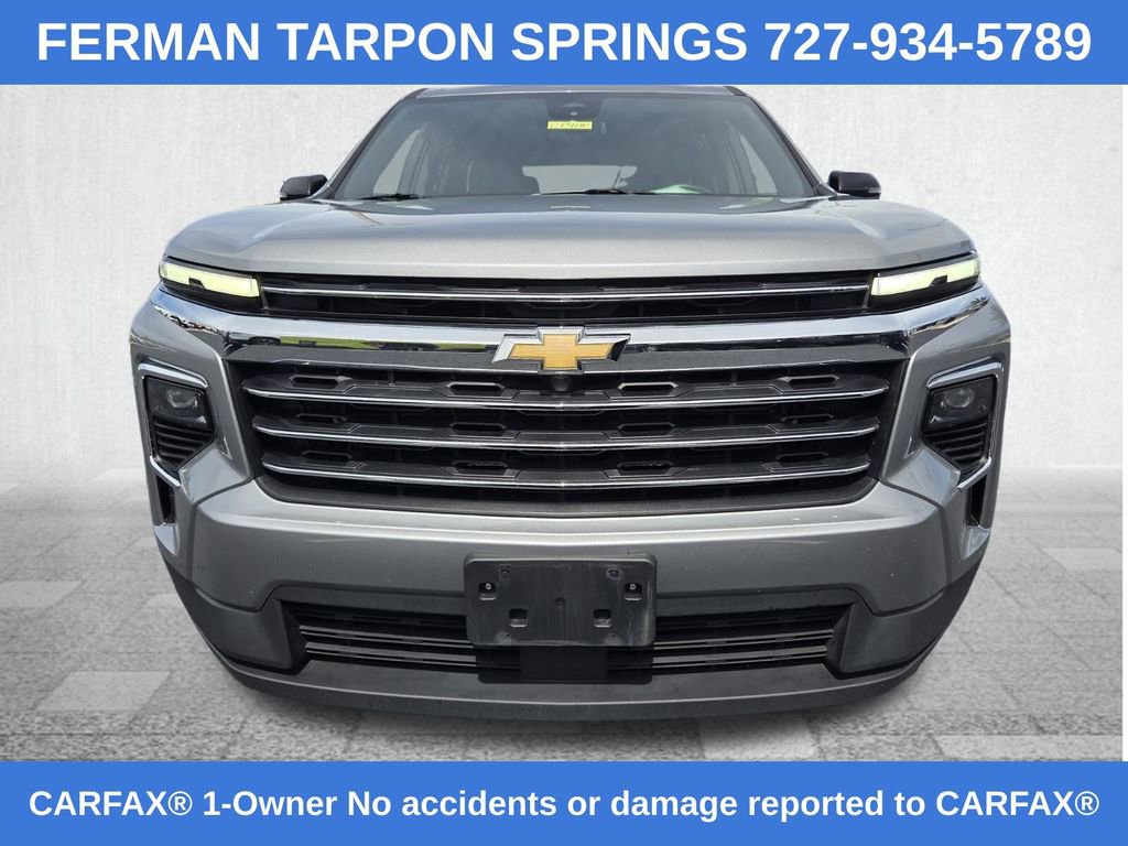 Used 2025 Chevrolet Traverse LT FWD image 3