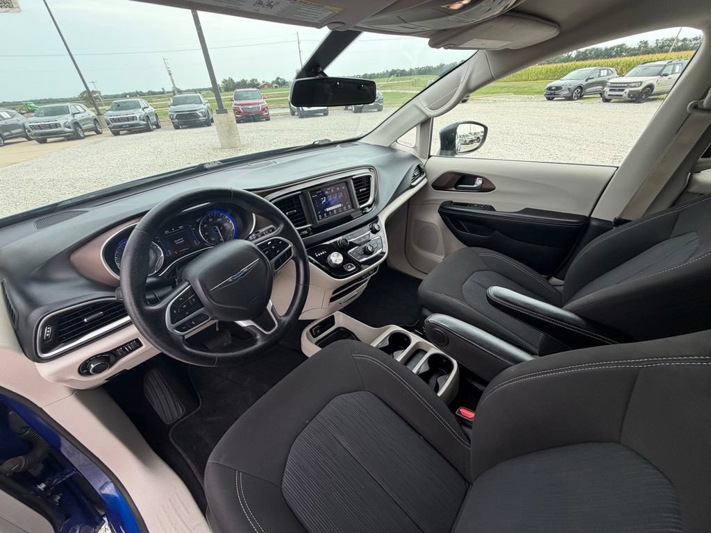 Used 2021 Chrysler Voyager LX FWD image 12