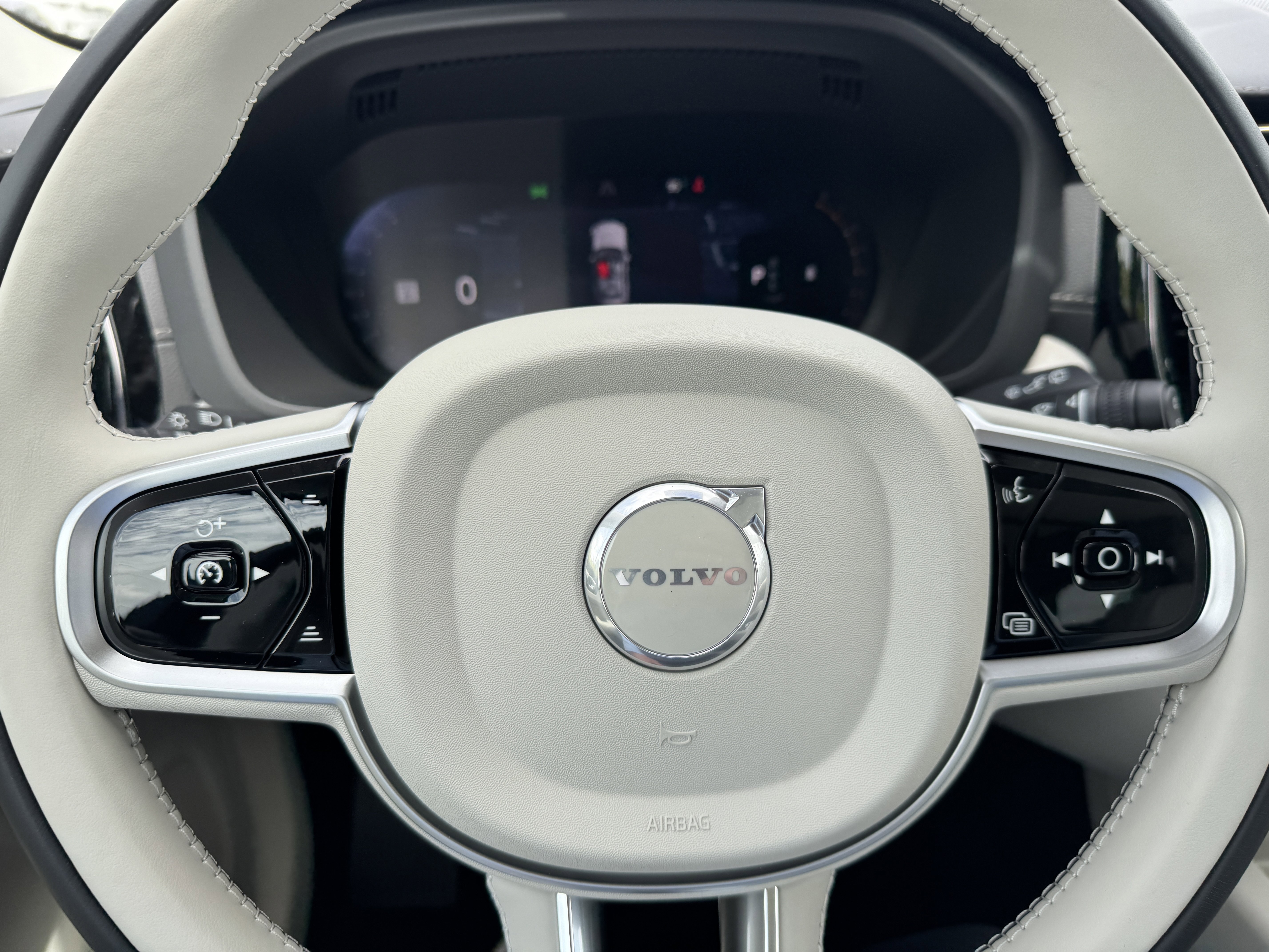 New 2026 Volvo XC60 B5 Ultra w/ Climate Package image 32