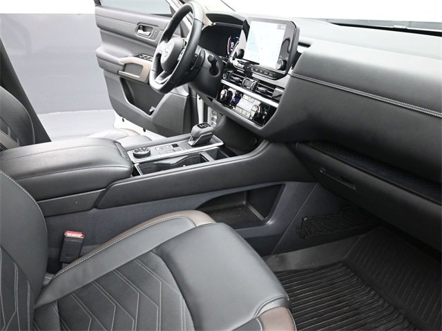 Used 2024 Nissan Pathfinder Platinum w/ Cargo Package image 20