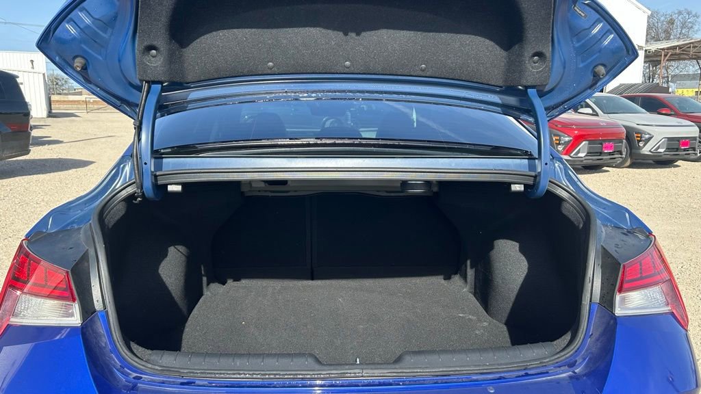 Used 2023 Hyundai Elantra Limited image 25