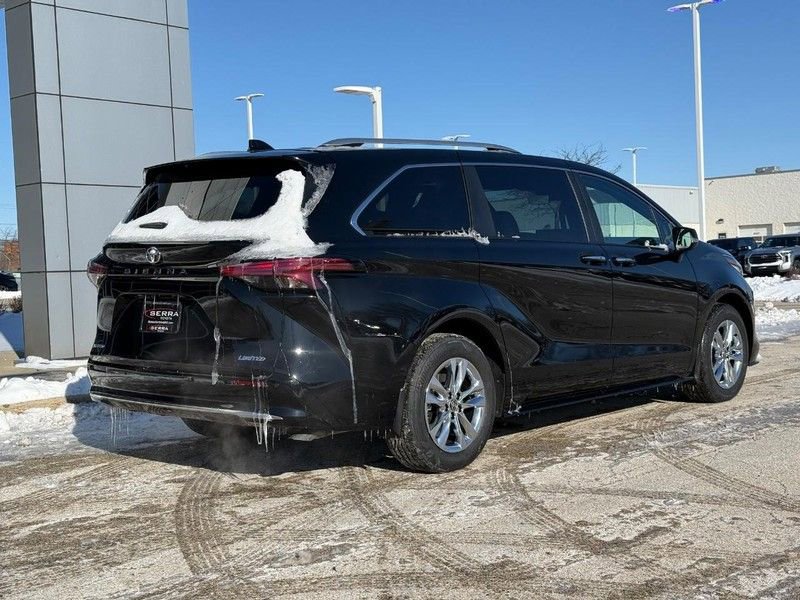 Used 2026 Toyota Sienna Limited image 3