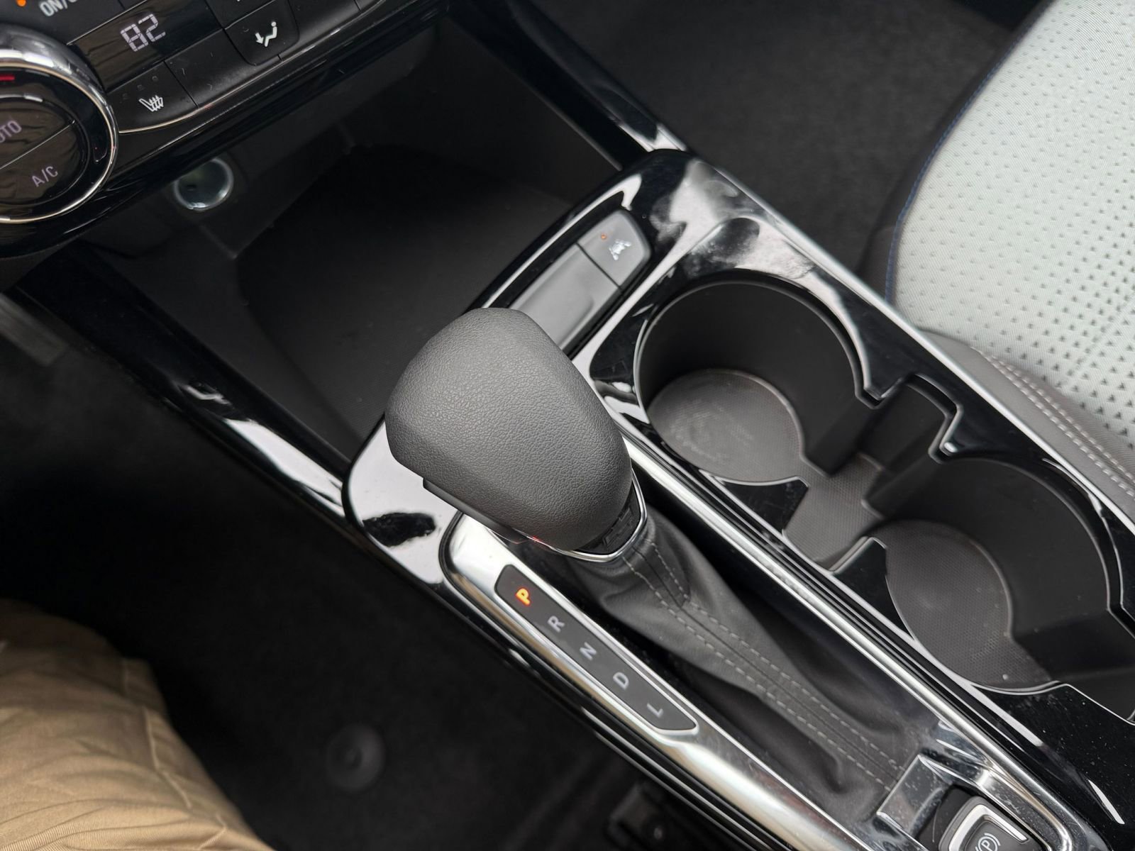 Used 2025 Chevrolet Trax LT w/ LT Convenience Package image 41