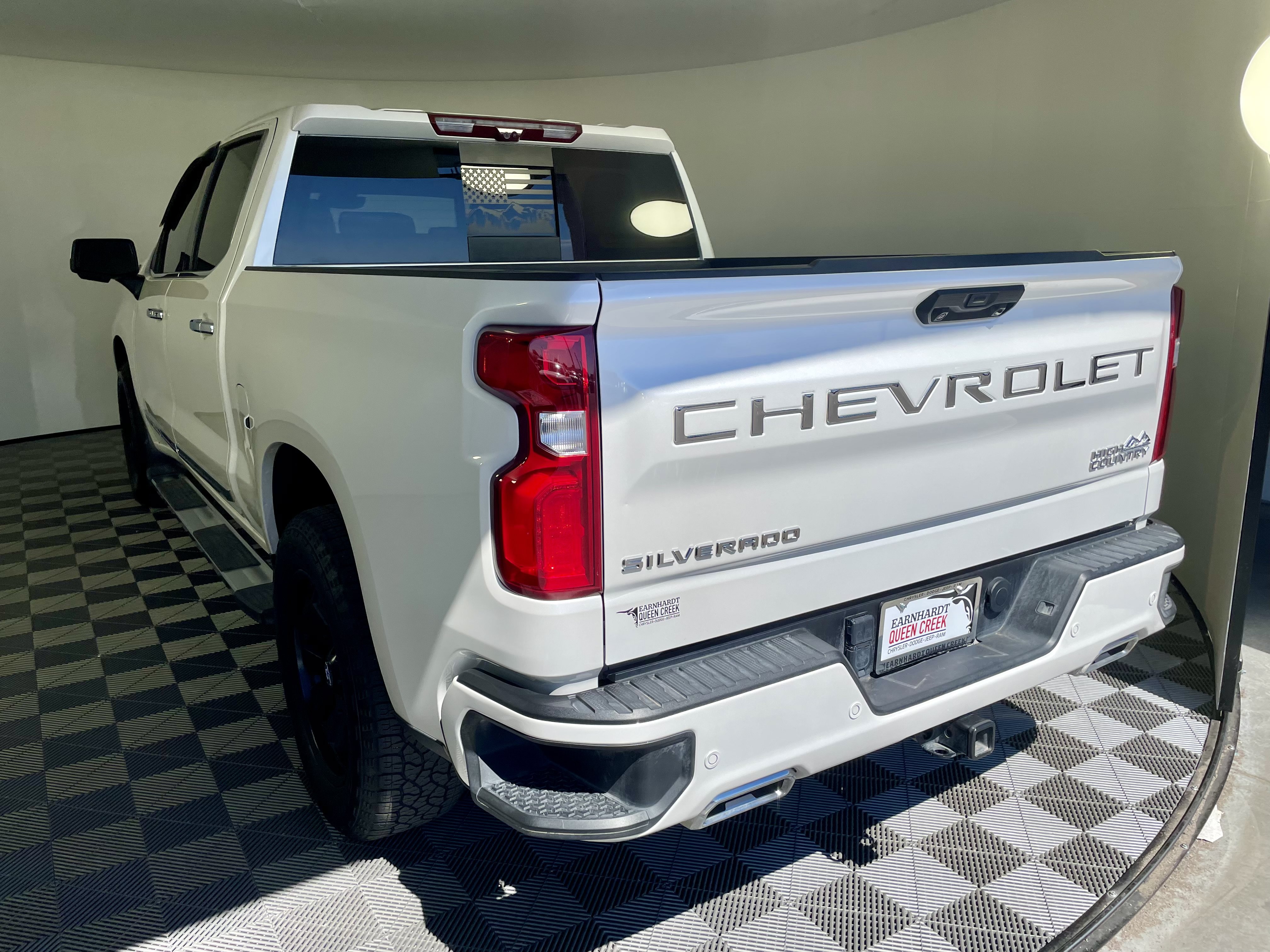 Used 2025 Chevrolet Silverado 1500 High Country w/ Technology Package AWD/4WD image 3