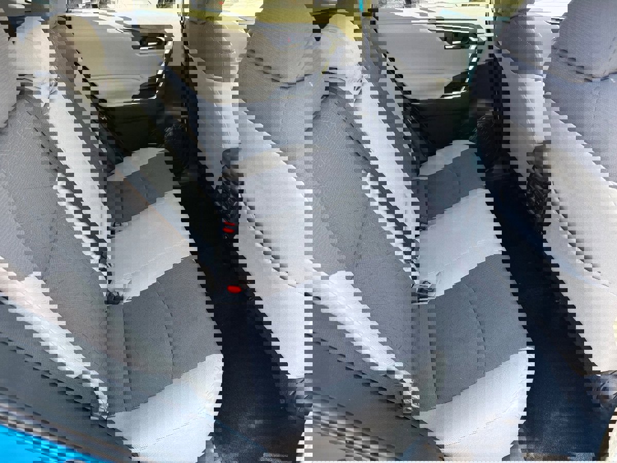 Used 2021 Toyota RAV4 XLE image 18