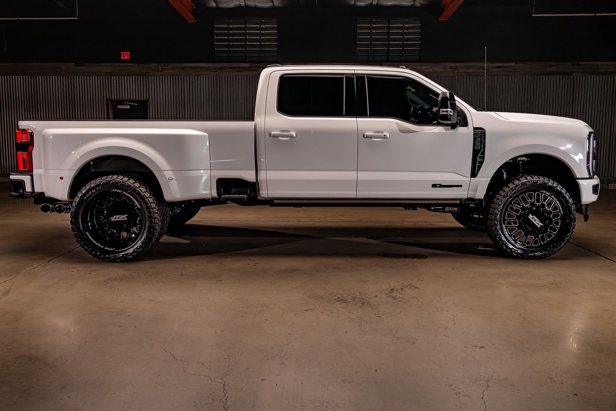 Used 2026 Ford F350 Platinum AWD/4WD image 11