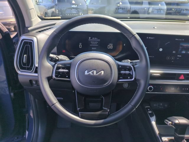 Certified 2025 Kia Sorento EX w/ Panoramic Sunroof Package AWD/4WD image 17