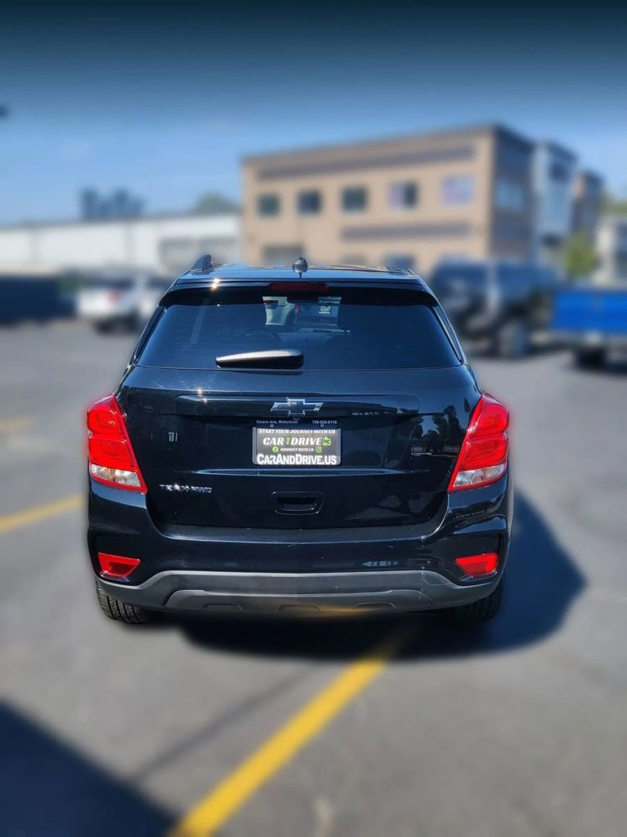 Used 2022 Chevrolet Trax LT w/ Midnight Edition image 6