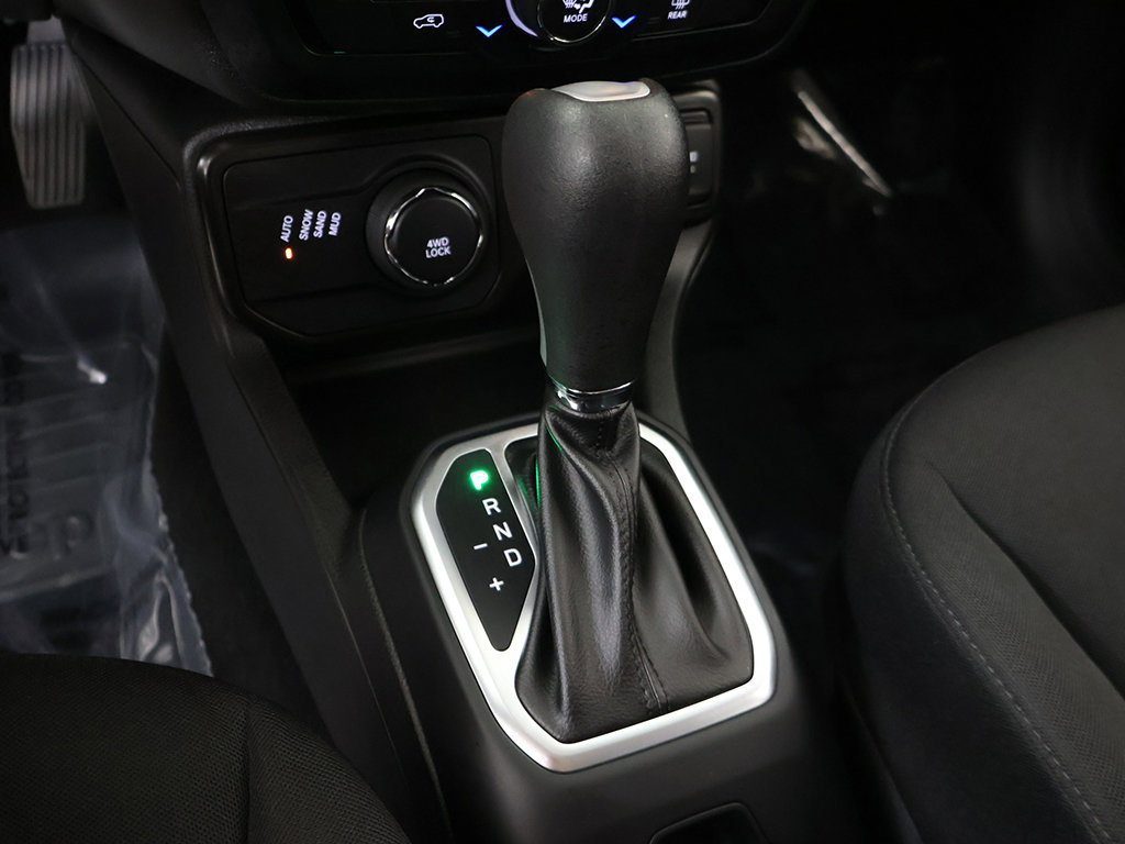 Used 2023 Jeep Renegade Latitude AWD/4WD image 49