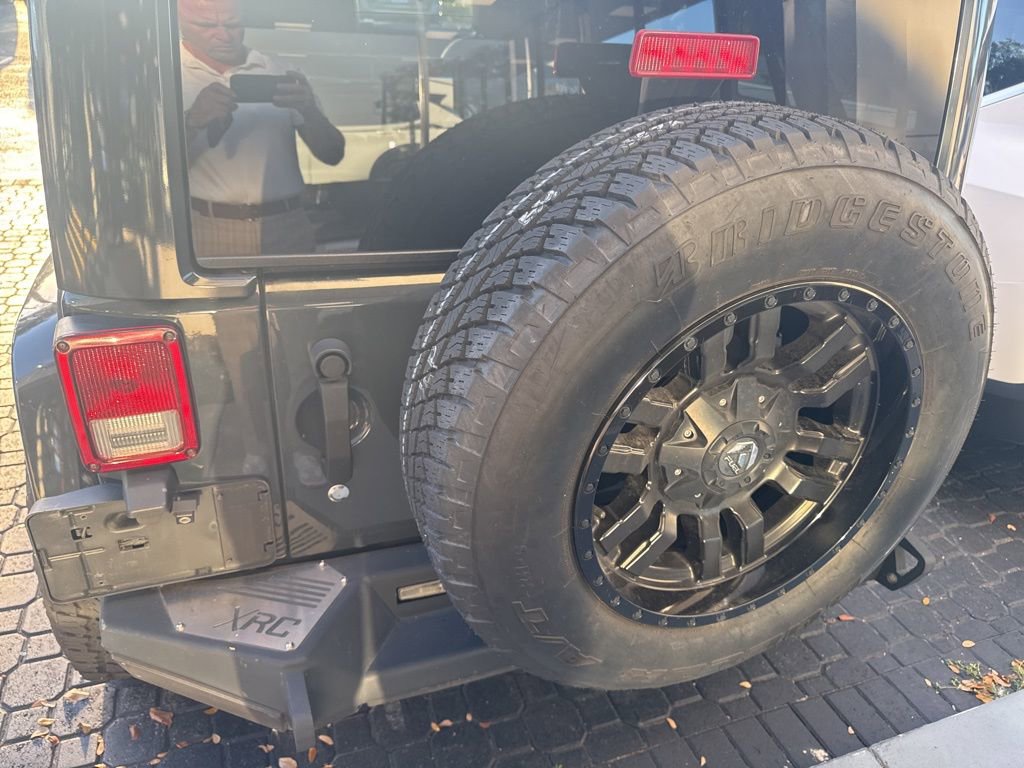 Used 2017 Jeep Wrangler Unlimited Sahara w/ Connectivity Group image 12