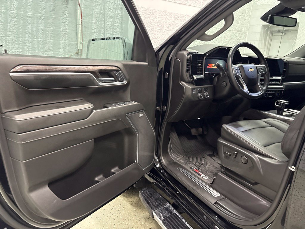 Used 2024 Chevrolet Silverado 1500 LTZ AWD/4WD image 14