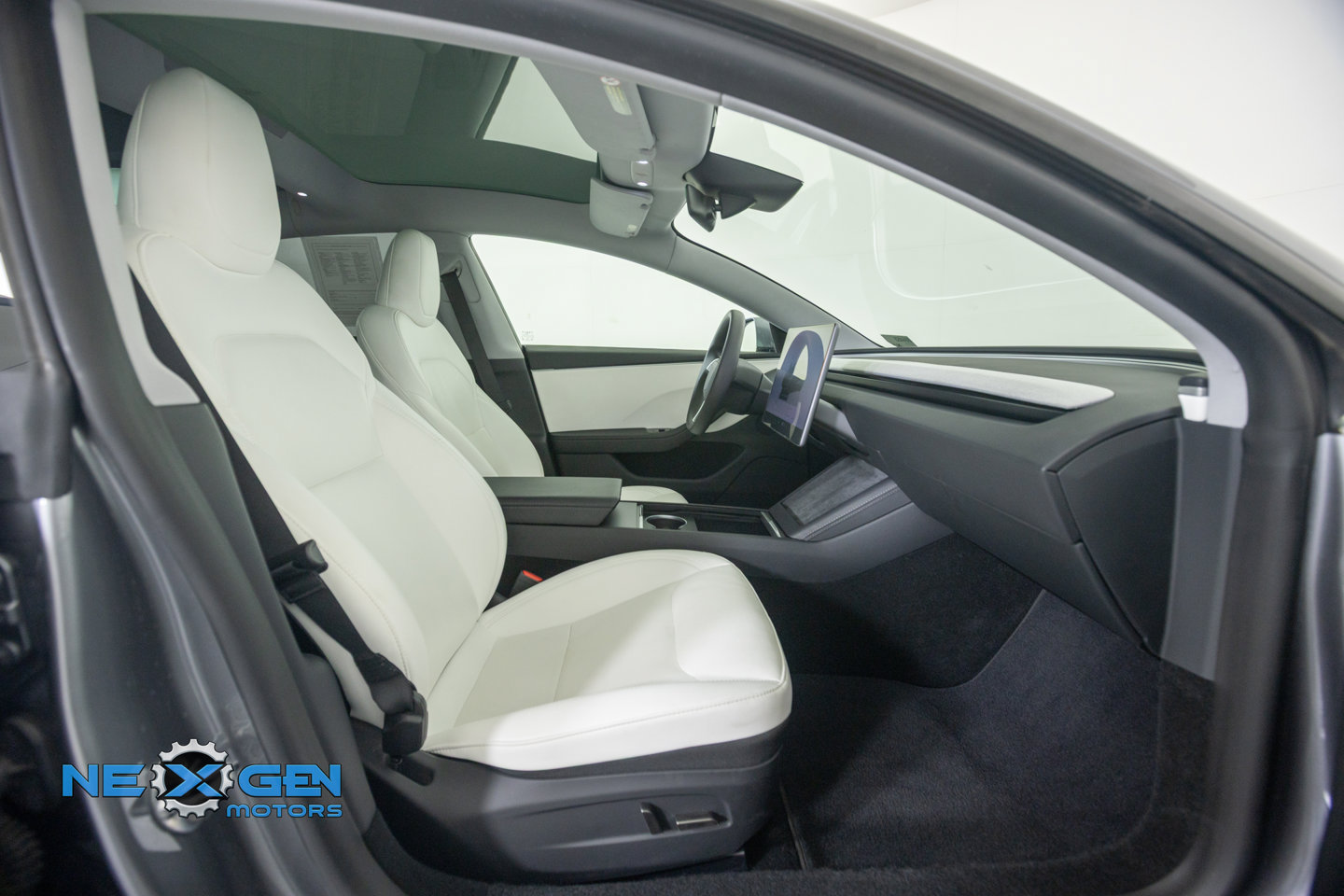 Used 2025 Tesla Model 3 Long Range AWD/4WD image 39