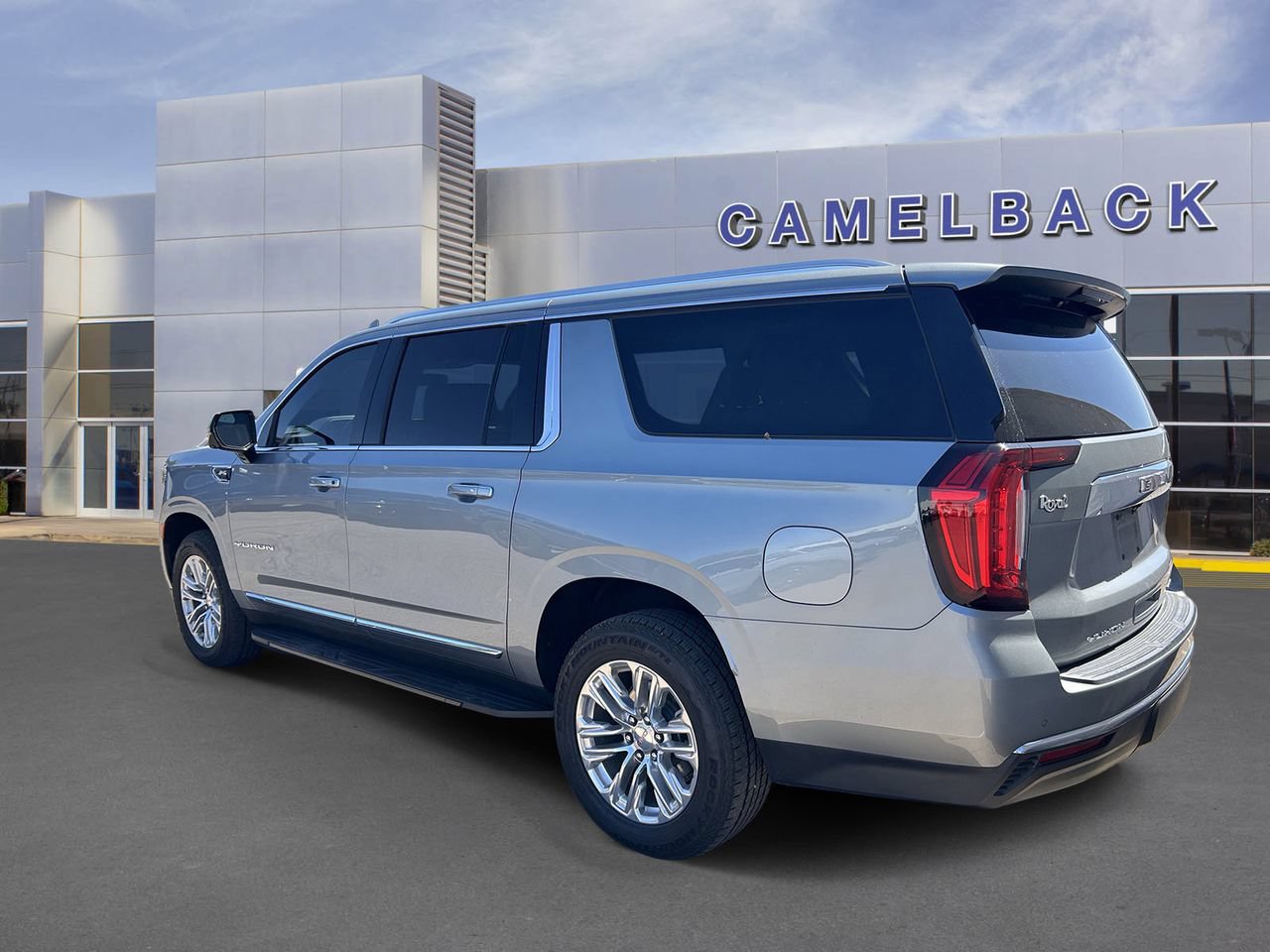 Used 2023 GMC Yukon XL SLT w/ SLT Premium Package AWD/4WD image 6