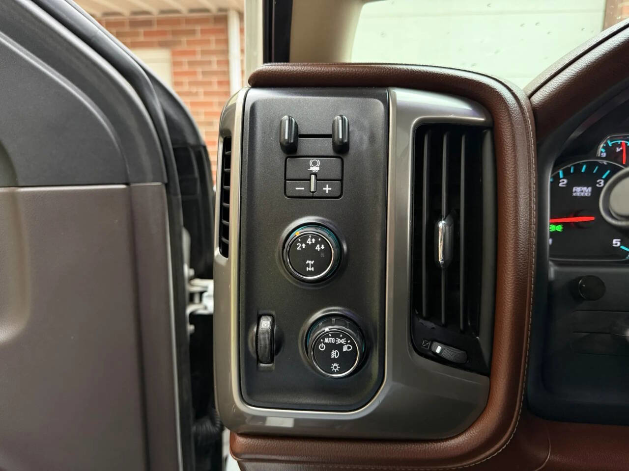 Used 2016 Chevrolet Silverado 2500 High Country w/ Duramax Plus Package AWD/4WD image 27