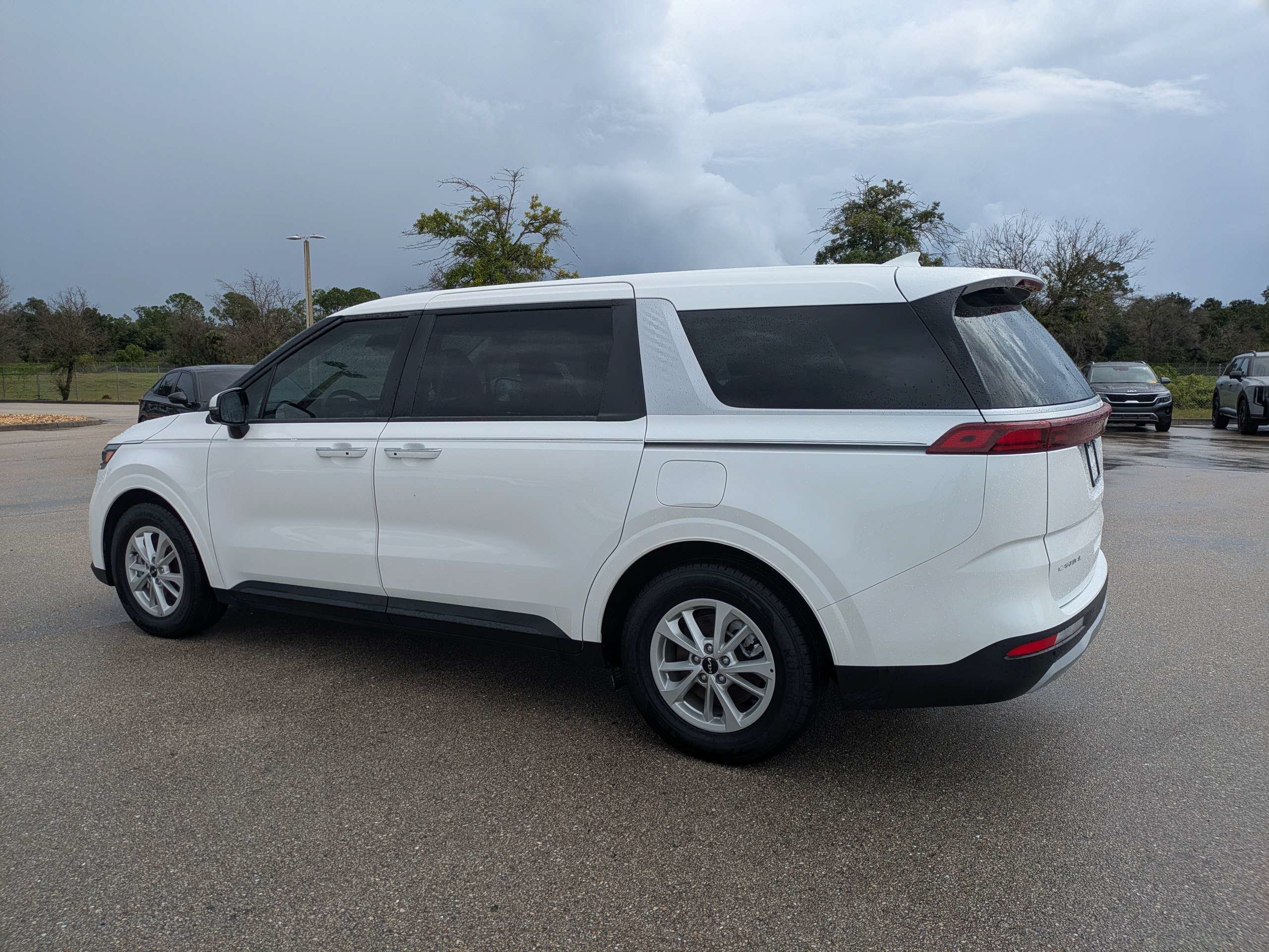 Certified 2024 Kia Carnival LX FWD image 6