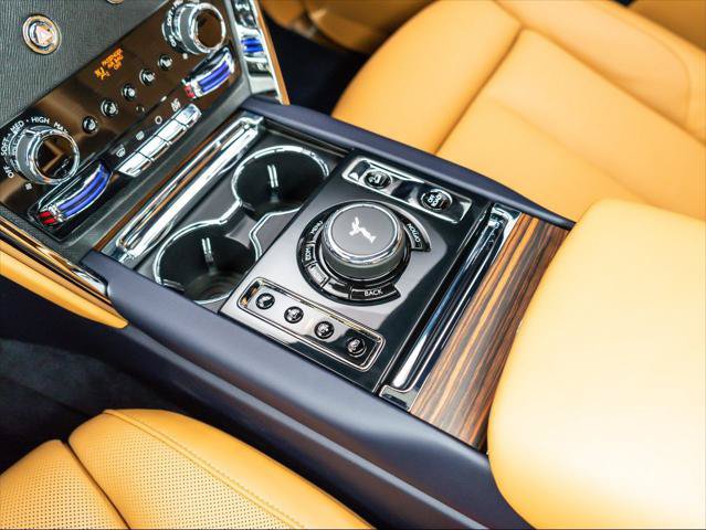 Used 2024 Rolls-Royce Cullinan AWD/4WD image 29