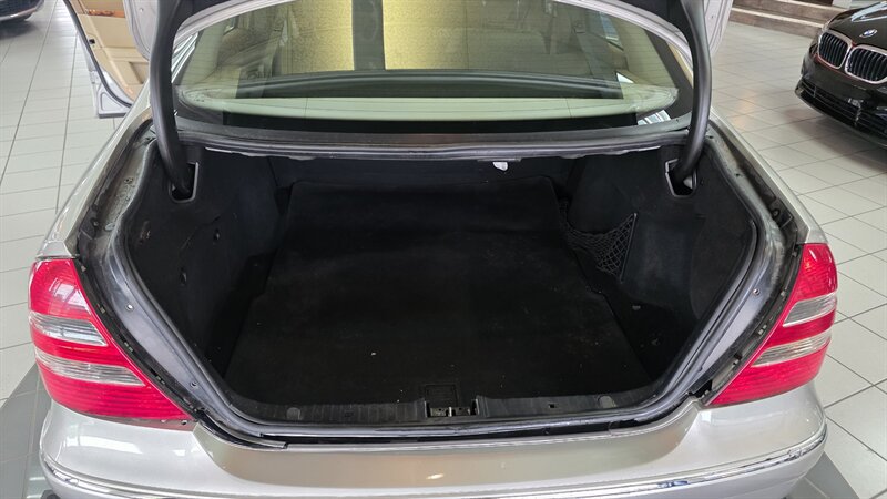 Used 2008 Mercedes-Benz E 350 4MATIC Sedan image 27