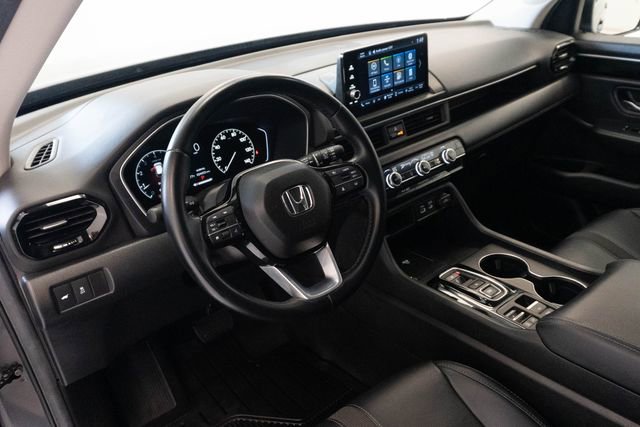 Used 2025 Honda Pilot EX-L image 3