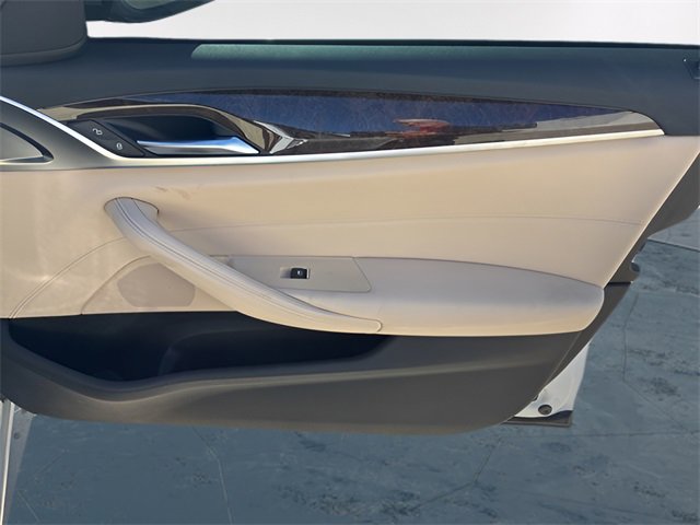 Used 2019 BMW 530e w/ Premium Package image 14