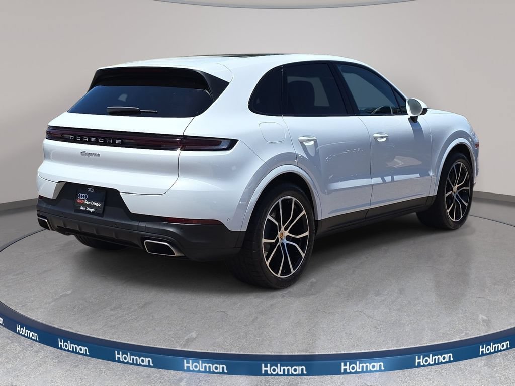 Used 2024 Porsche Cayenne AWD/4WD image 6