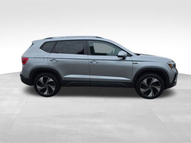 Used 2024 Volkswagen Taos SE image 9