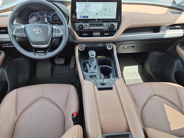 Used 2025 Toyota Grand Highlander AWD image 17