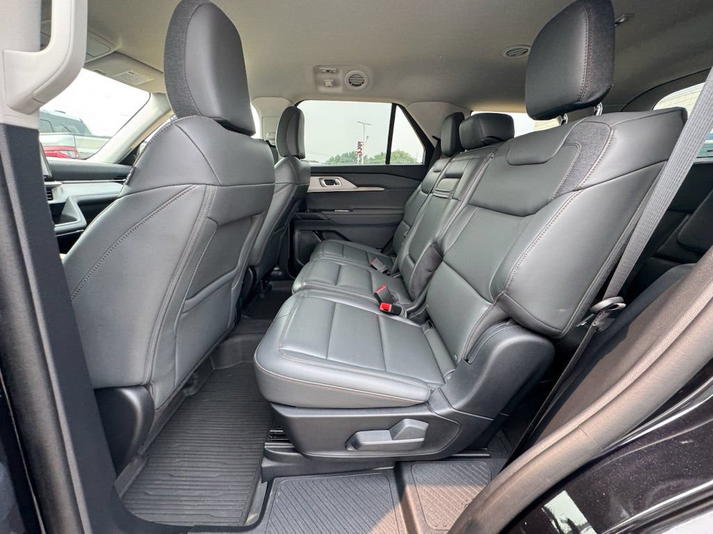Used 2025 Ford Explorer Active w/ Active Comfort Package AWD/4WD image 25