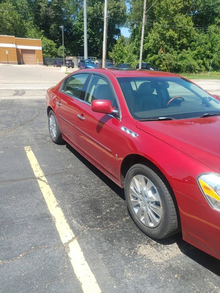 Used 2010 Buick Lucerne CXL w/ Driver Confidence Package FWD image 2