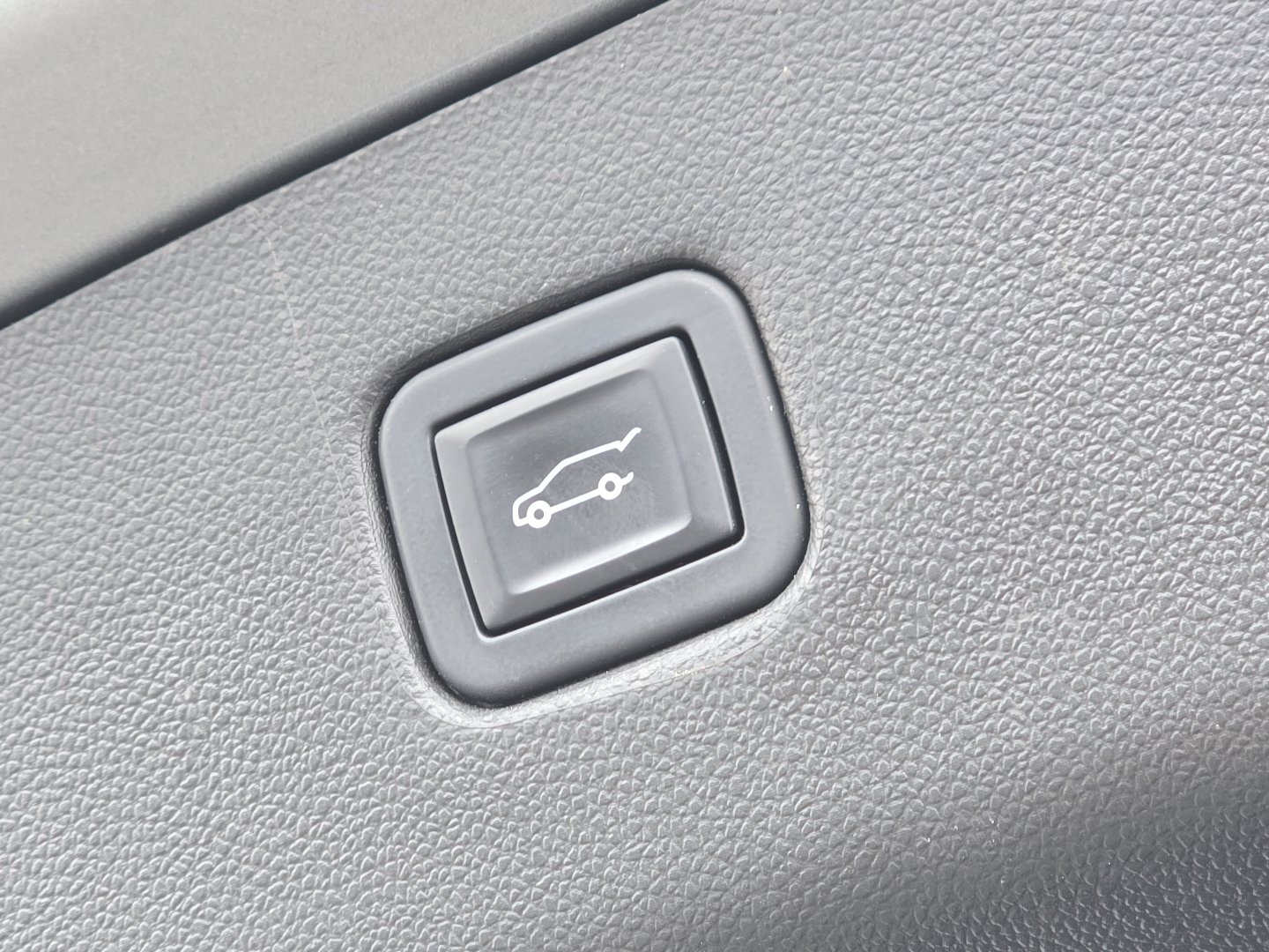 Certified 2023 Chevrolet Blazer RS w/ Driver Confidence II Package image 19