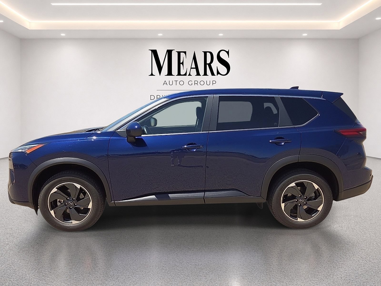 Used 2025 Nissan Rogue SV AWD/4WD image 2