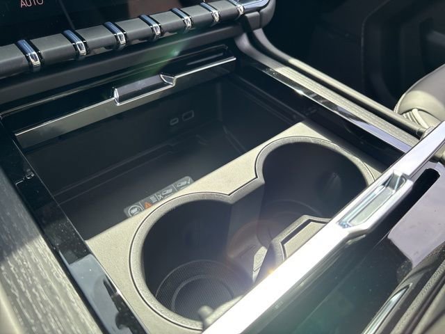 New 2026 GMC Yukon AT4 Ultimate w/ LPO, Illumination Package image 32