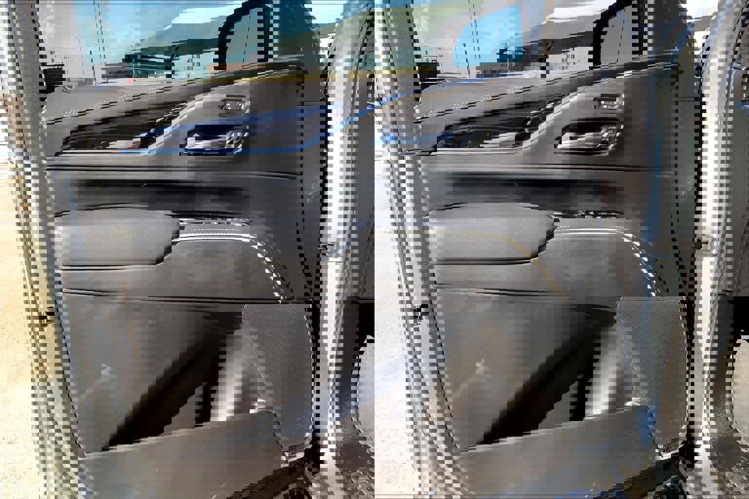 Used 2024 Cadillac Escalade ESV Sport w/ LPO, ONYX Package image 21