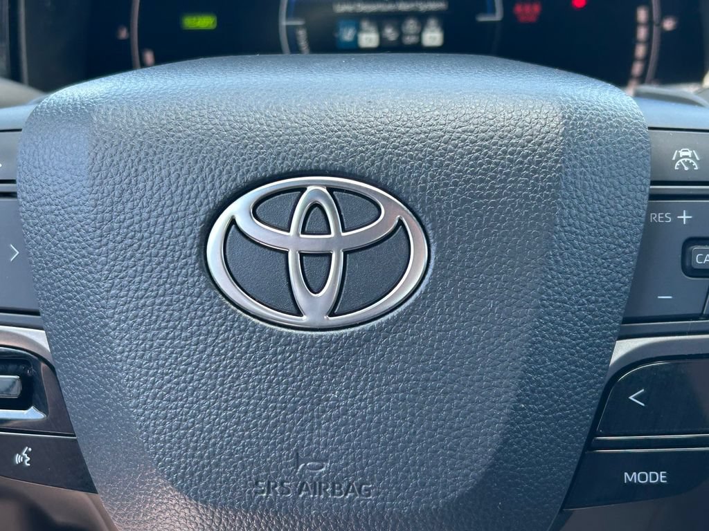 Used 2025 Toyota Camry SE w/ Convenience Package FWD image 36
