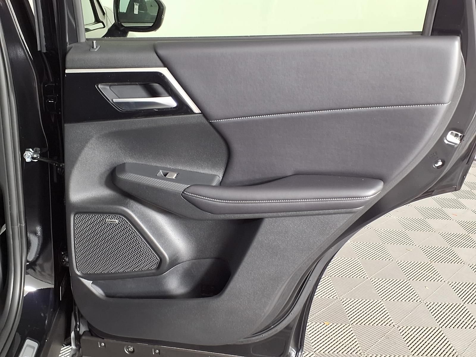 New 2026 Mitsubishi Outlander SE FWD image 10