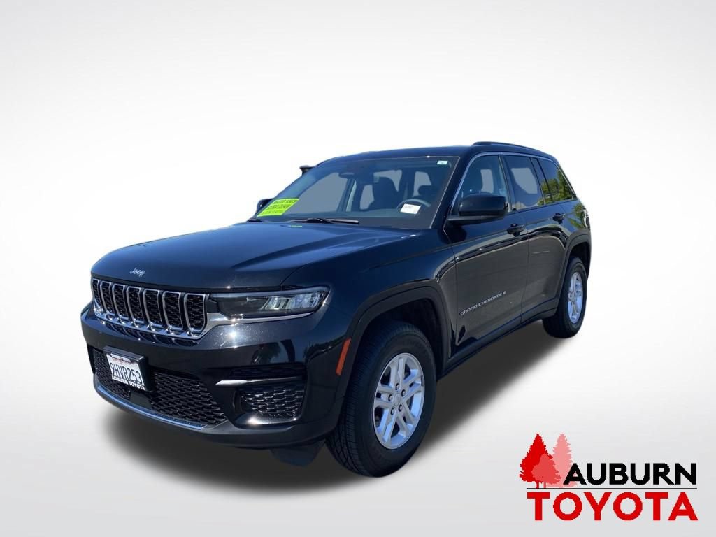 Used 2023 Jeep Grand Cherokee Laredo w/ Luxury Tech Group I AWD/4WD image 3