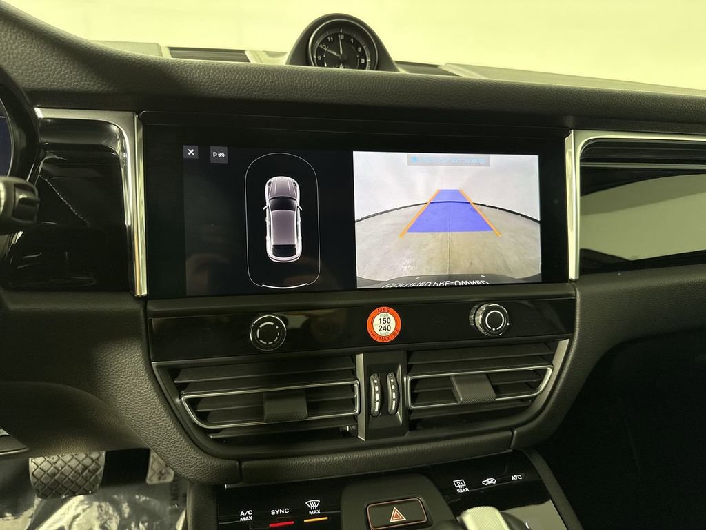 Certified 2025 Porsche Macan image 30