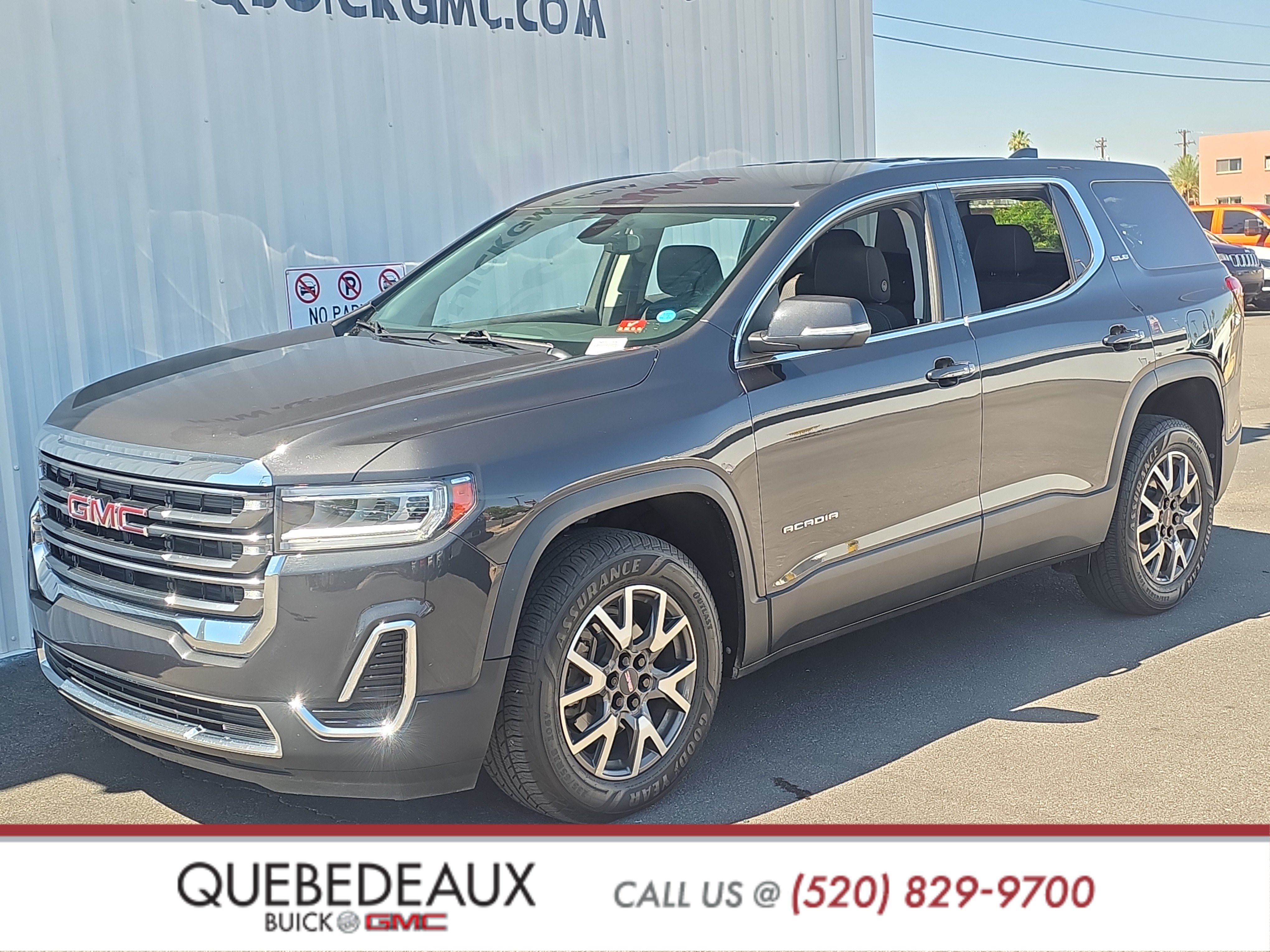 Used 2020 GMC Acadia SLE w/ LPO, Black Accent Package FWD image 3