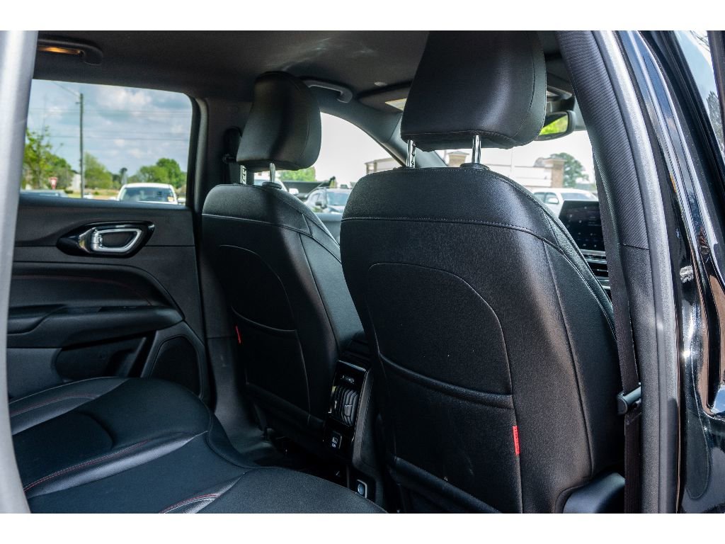 Used 2025 Jeep Compass Trailhawk image 16