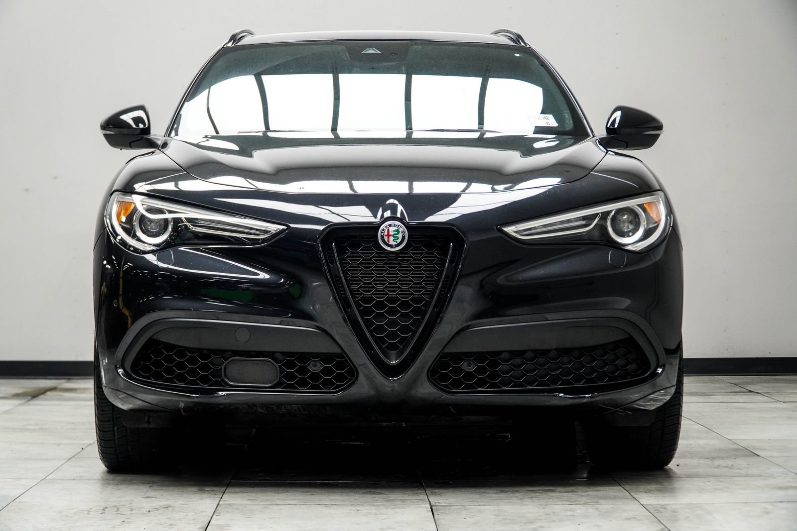 Used 2023 Alfa Romeo Stelvio Veloce AWD/4WD image 8