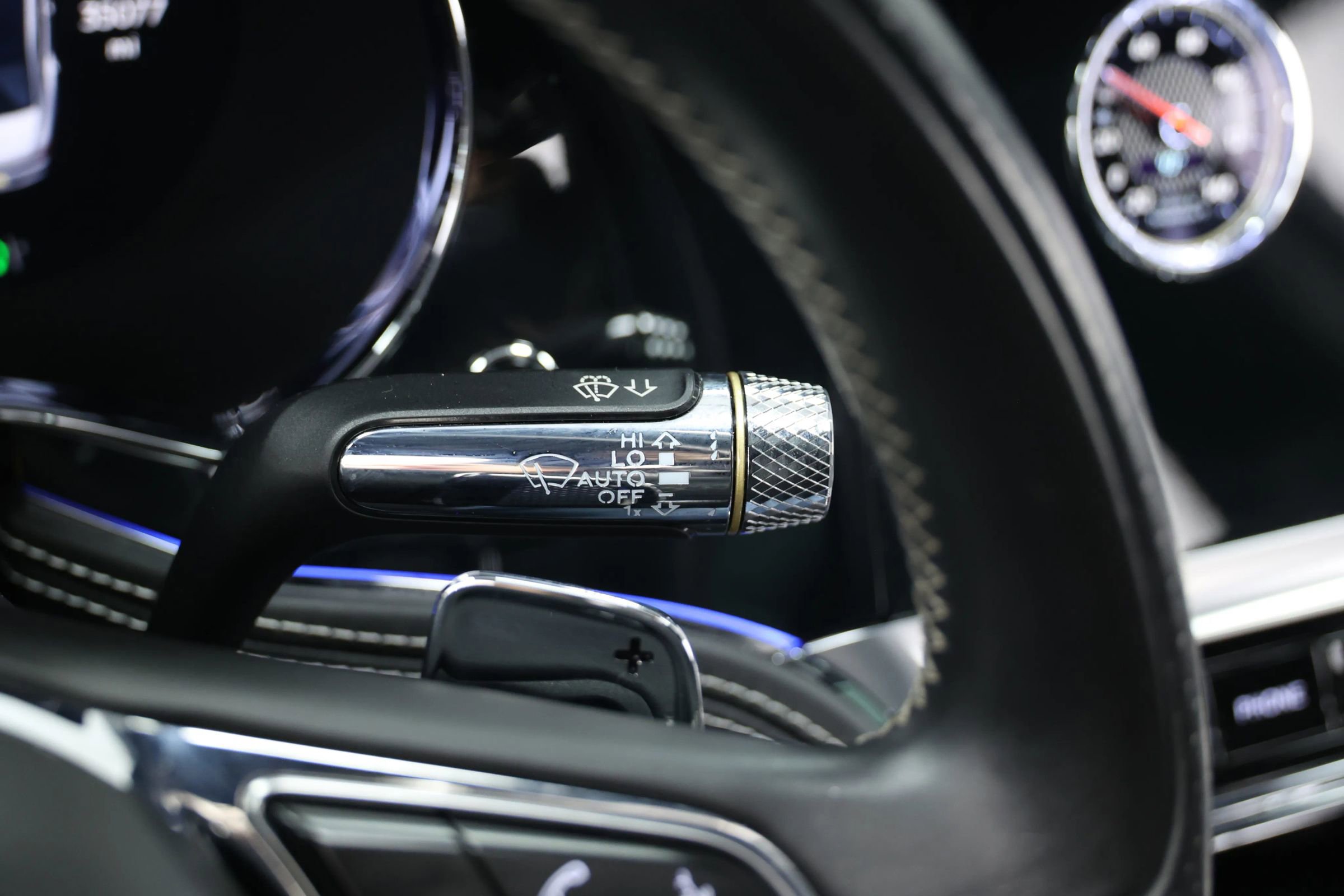 Used 2020 Bentley Flying Spur W12 image 30