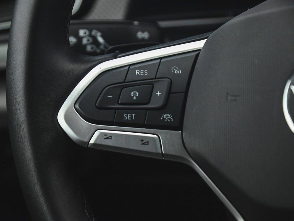 Used 2025 Volkswagen Atlas Peak Edition SE AWD/4WD image 29