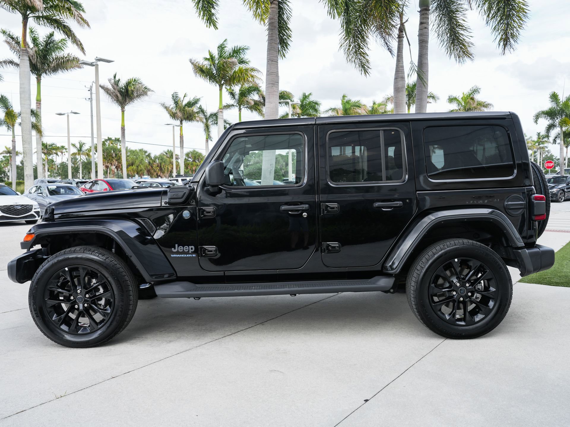 Used 2025 Jeep Wrangler Unlimited Sahara AWD/4WD image 22