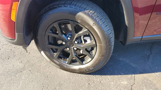 Certified 2024 Jeep Grand Cherokee L Altitude image 3