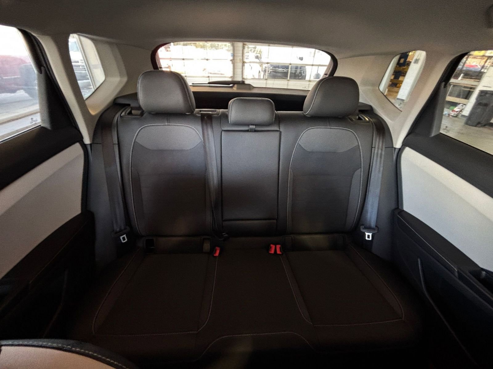 Used 2025 Volkswagen Taos SE image 43