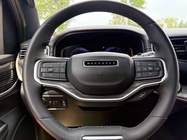 Certified 2024 Jeep Wagoneer Series II w/ Flexible Seating Group AWD/4WD image 19