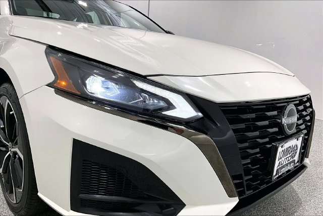 Used 2023 Nissan Altima 2.5 SR AWD/4WD image 39