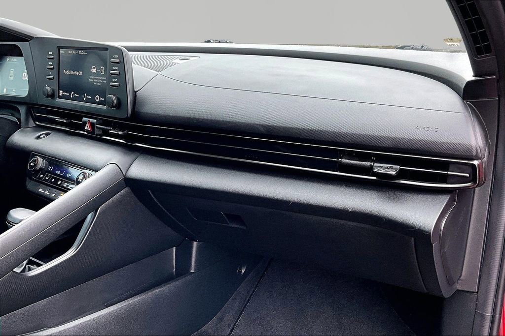 Used 2025 Hyundai Elantra Sport image 17