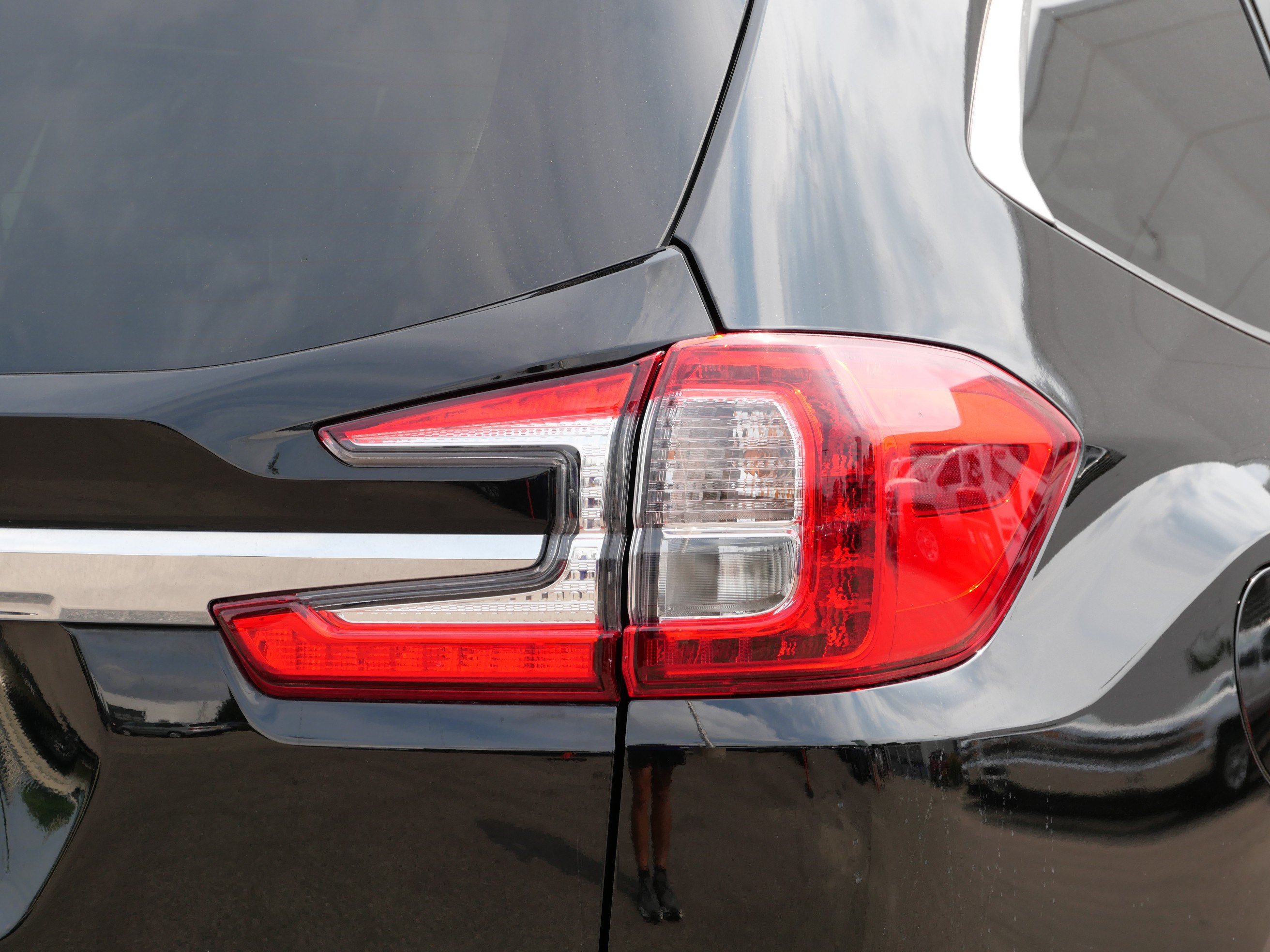 Used 2024 Subaru Ascent Limited w/ Technology Package AWD/4WD image 17